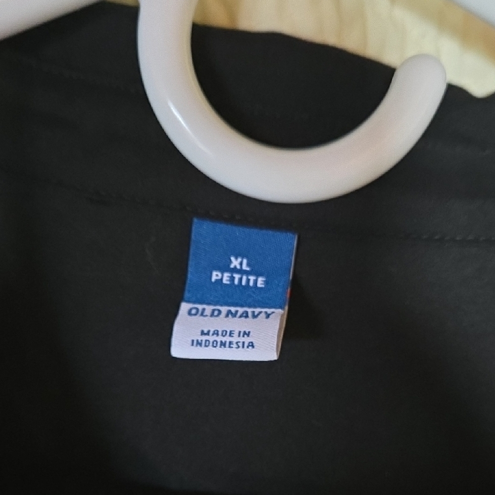 Old Navy Black Casual Button Down Shirt - Picture 2 of 5